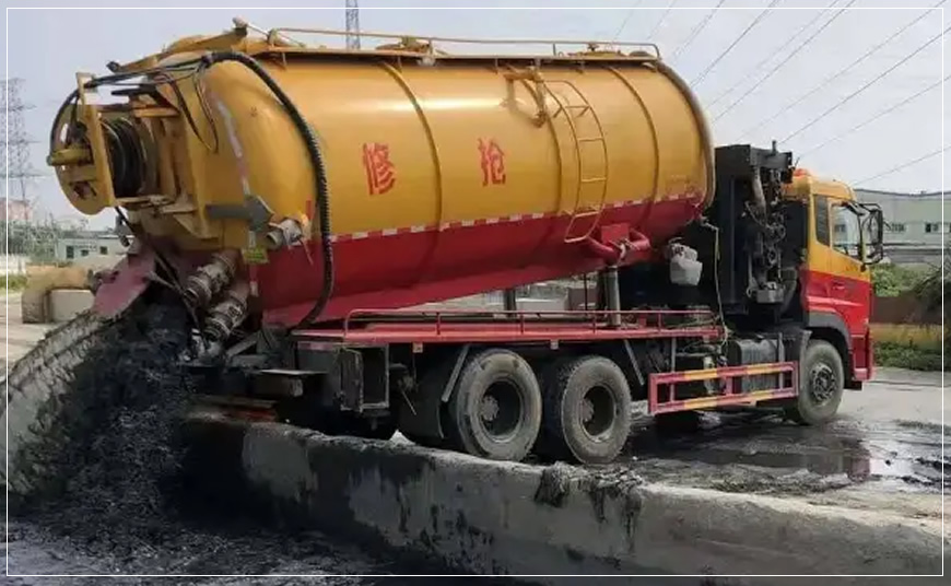 苏尼特左旗沉淀池清理案例
